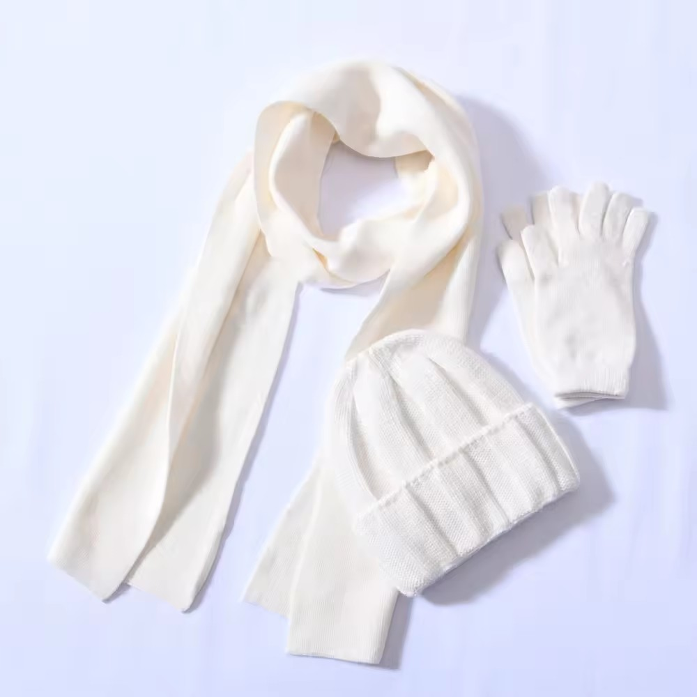 High-quality warm, soft hat, gloves and scarf made of cashmere and merino wool for women, white