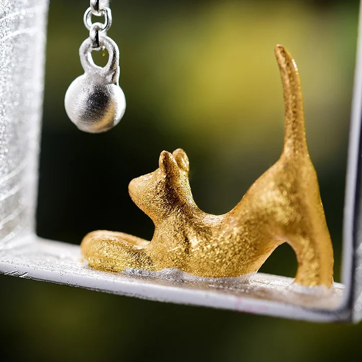 Necklace with pendant "Cat playing with ball", 925 silver, 18K gold