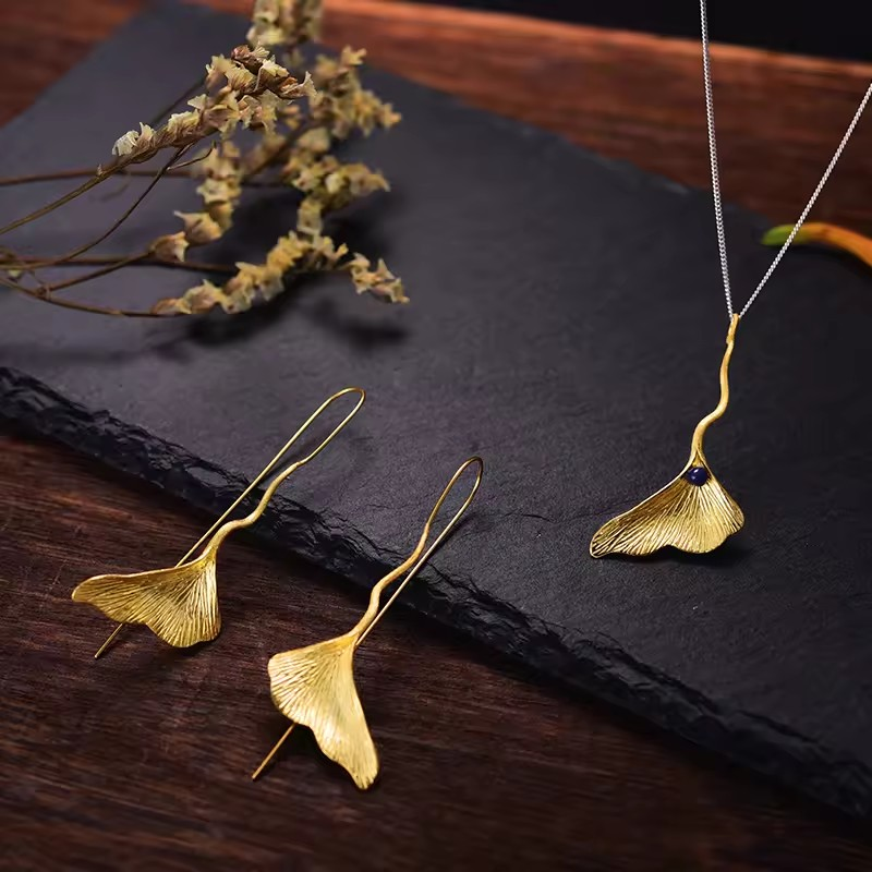 Handgefertigter Schmuckset Ginkgo Blatt Ohrringe und Halskette