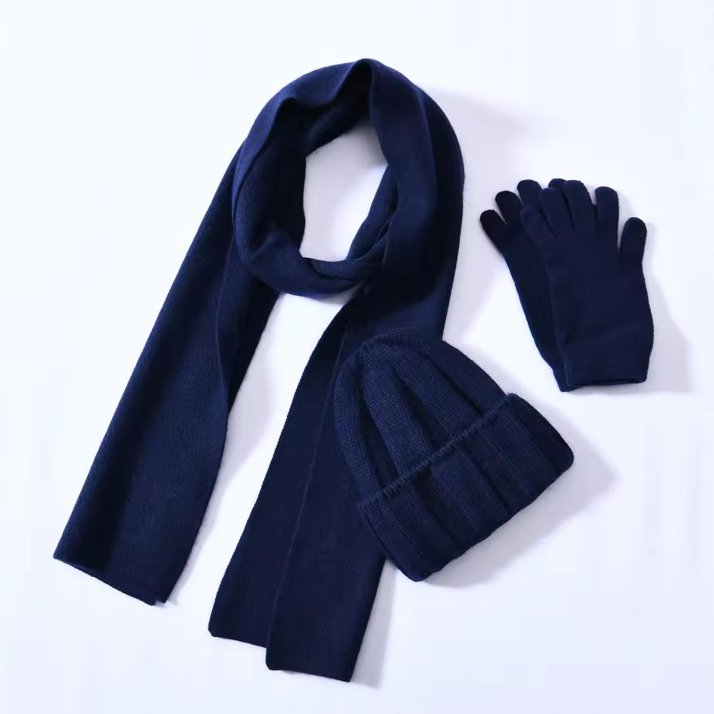 High-quality warm, soft hat, gloves and scarf made of cashmere and merino wool for women, blue